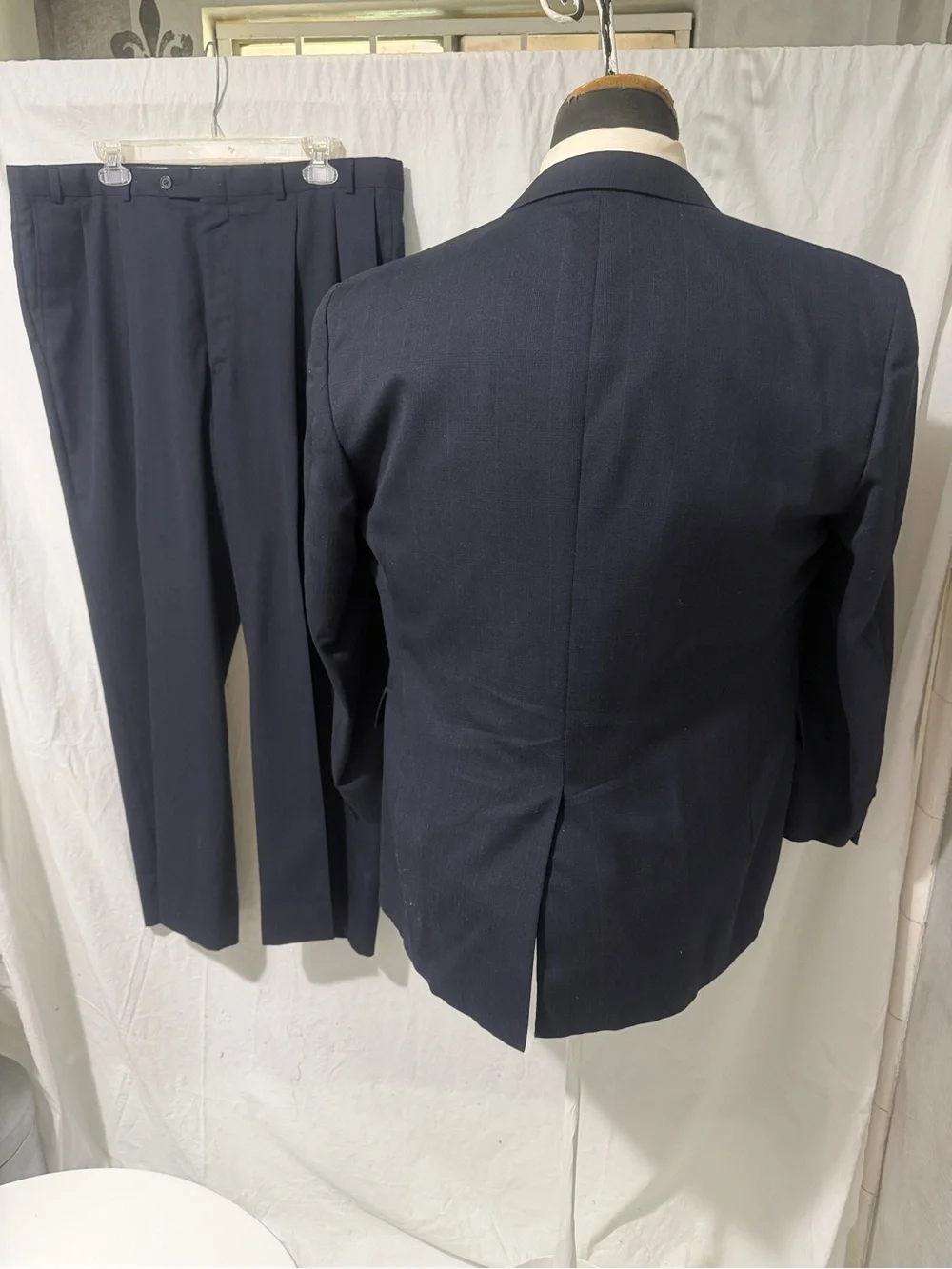 Evan Picone Men's Navy Blue Two-Piece Suit imported Fabrics. ☑️